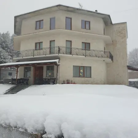 Lendina E Qete Szálloda Razëm