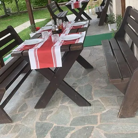 Lendina E Qete Hotel Razëm