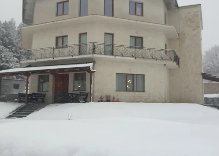 Lendina E Qete Hotel Razëm