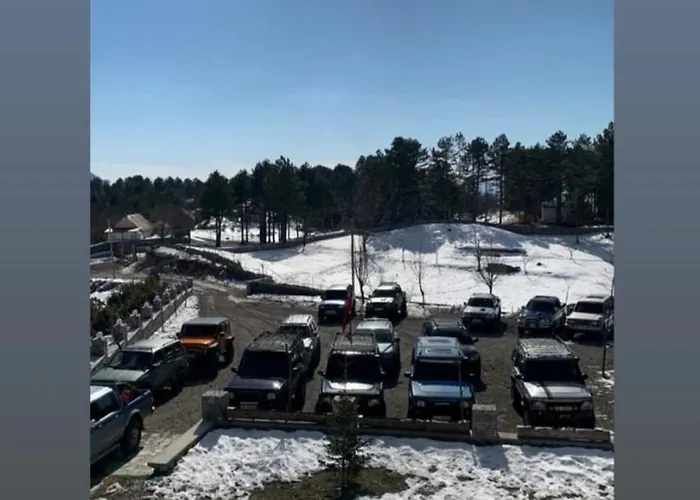 Lendina E Qete Hotel Razëm