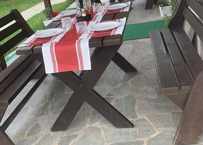 Lendina E Qete Hotel Razëm