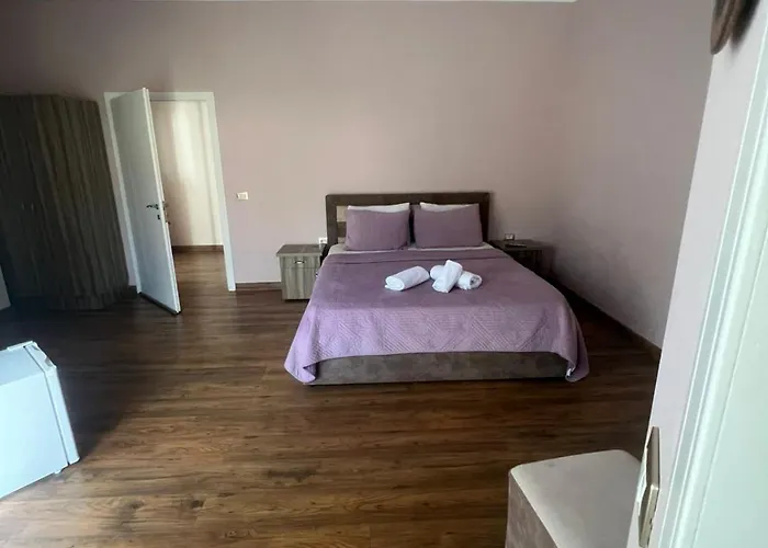 Lendina E Qete Hotel