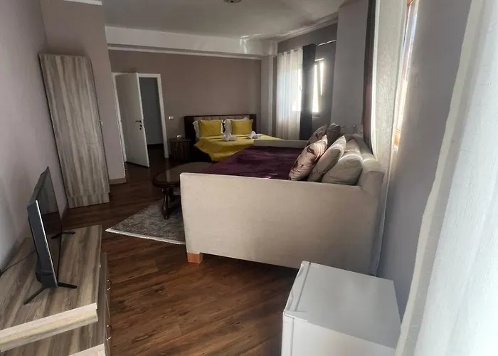 Lendina E Qete Hotel Razëm